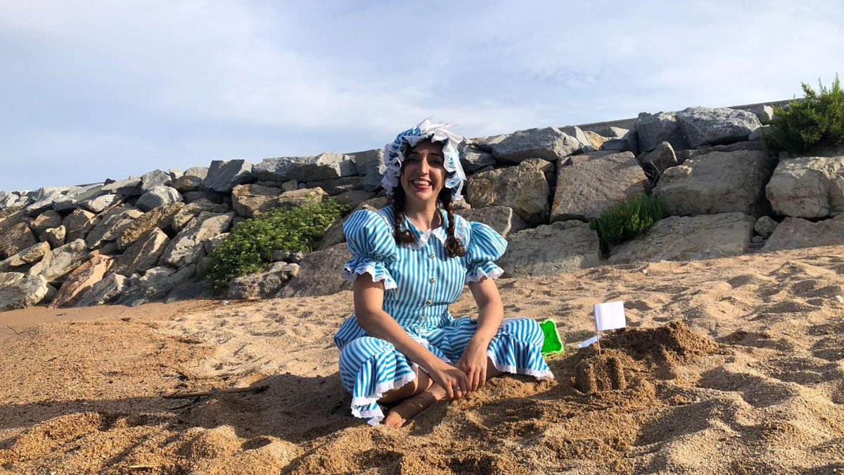 RTVECatalunya's tweet photo. ▶️Seguiu en directe #PerdutsEnElTemps amb 'Històries a peu de platja'

🏠 Sant Feliu de Guíxols va viure una gran transformació urbanística al s. XX. @AnnaBertran visita dos dels seus edificis més emblemàtics, amb vides molt diferents 

📺Ara a @la2_tve
📲https://t.co/1YdTBppCwn https://t.co/FkRqcRZuvI