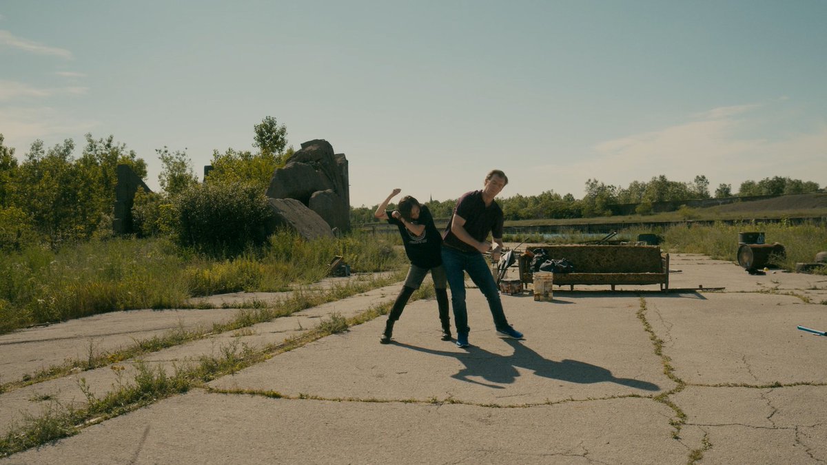 ReppyReacts's tweet photo. It was so nice seeing them being happy even tho that shit was dangerous XD... but... like.... they had the chance to riconnect... i dont know what is going to happen next but this was a nice moment #PaperGirls #MacCoyle #SofiaRosinsky #DylanCoyle https://t.co/AJFjpbC3zq