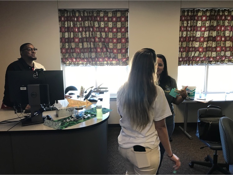 JonesTylerISD's tweet image. We’ve accessed more KEYS to the Future at Jones… Day 2 of In-Service with Dr. Dexter Floyd from RISE Academy presenting AVID strategies and more ways to implement Culturally Relevant Teaching and Social Emotional Learning to our students. 
#WeAreJones
#KEYStoTheFuture
@TylerISD