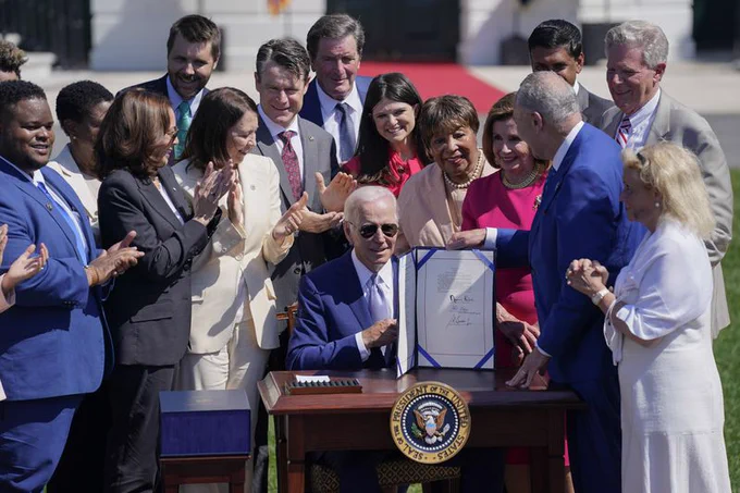 (photo credit: AP Photo / Evan Vucci)