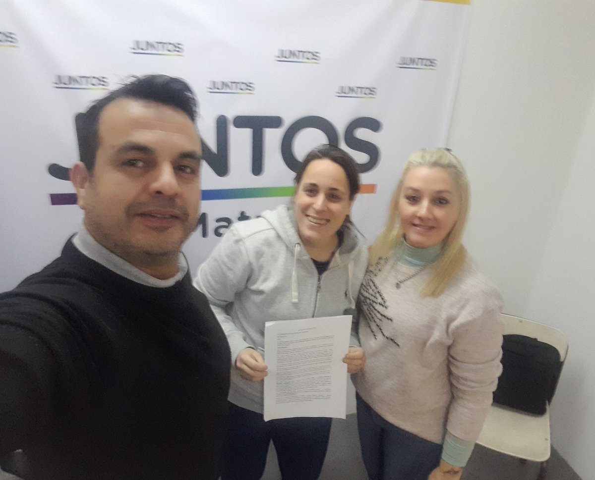Los Consejeros Escolares <a href="/YaninaLoisi/">Yanina S. Loisi</a>, <a href="/nrperuyera/">Nazarena Peruyera 🇦🇷</a> y Victor Leguiza presentaron el día de hoy un proyecto de "corredores escolares seguros" para que se lleve adelante en todo el distrito de La Matanza. Dicho proyecto será tratado mañana en la sesión correspondiente.