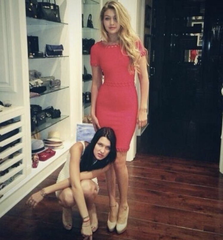 Gigi Hadid and Bella Hadid🐣