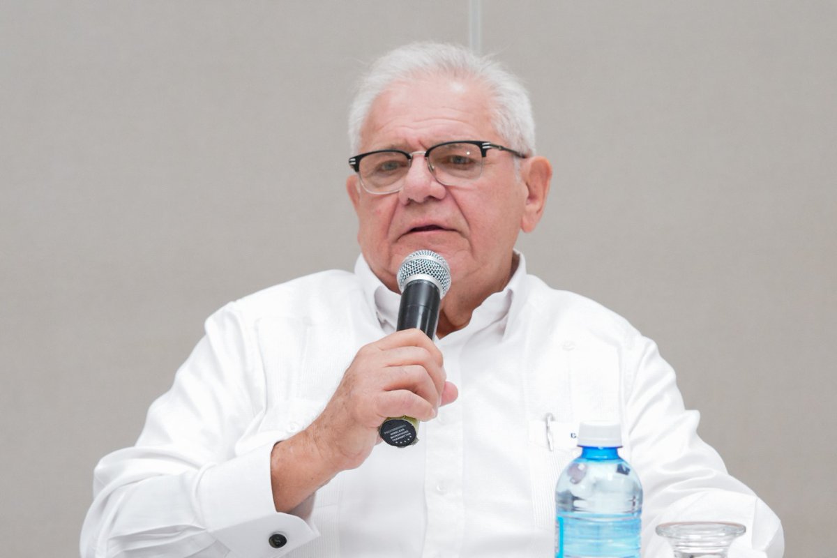 paisposibleRD_'s tweet photo. El presidente del Partido País Posible, @MiltonMorrison, dictó una conferencia magistral en la Asociación de Comerciantes e Industriales de Santiago (@ACIS61), titulada: "Patriotismo económico dominicano en el contexto de la crisis económica mundial".

1/2
#PaísPosibleCrece https://t.co/Q6bF4p3UGq