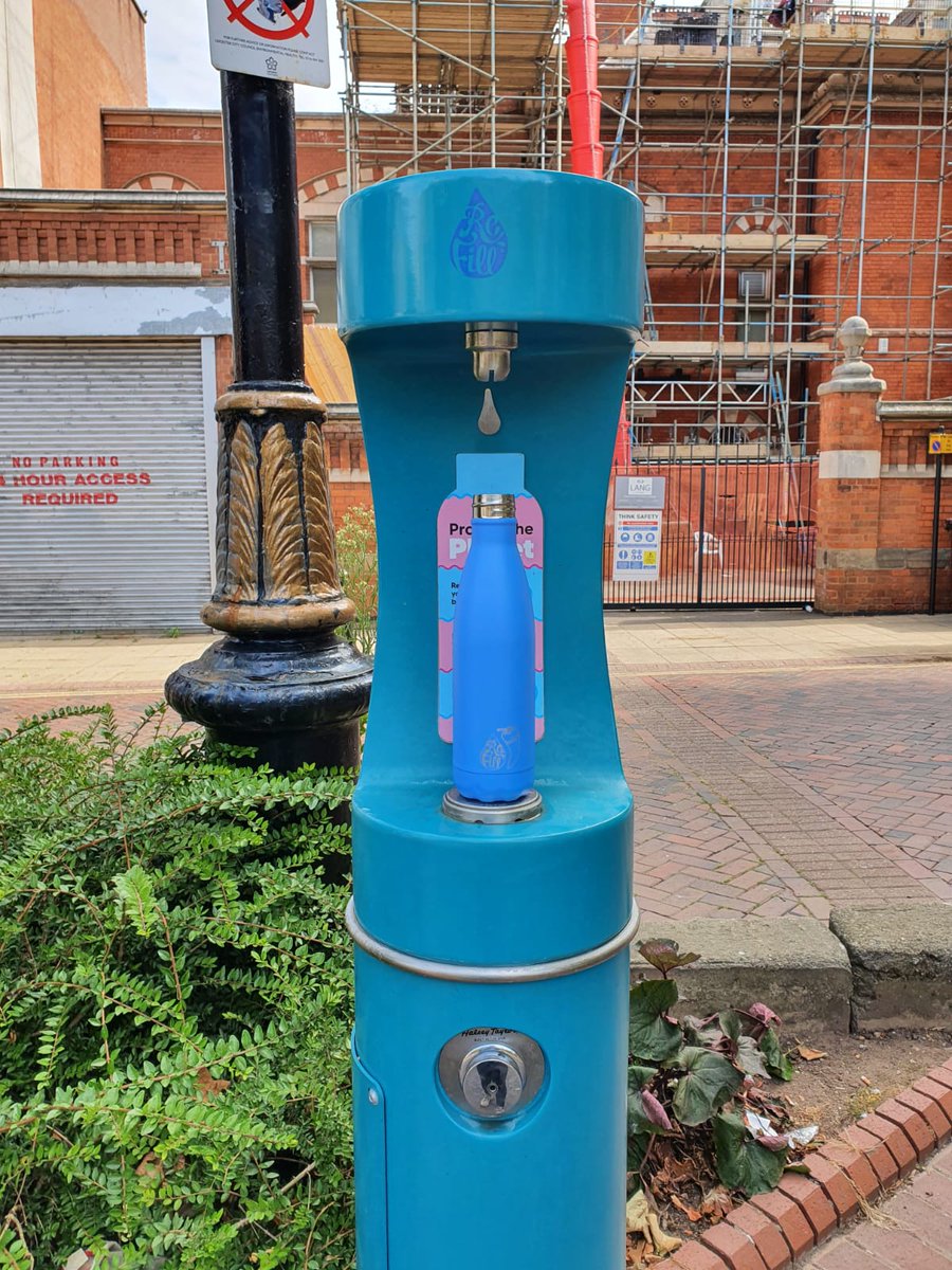 Exciting to be able to refill my water bottle at the Town Hall Square drinking water fountain.

Water fountains are also at RIII Visitor Centre and King Street.

No need to buy a single-use bottle, when you can #refill in so many places in #Leicester.

#ChooseToReuse