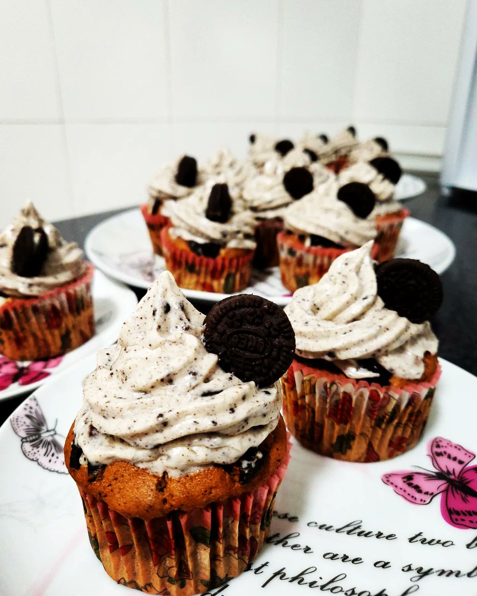 Cupcakes de oreo 🤤 😋 😍 
Si te gusta dale ❤ y RT 🔃
#felizmartes #cupcakeoreo #oreo #recetas #followtofollow #recetaspasitoapasito
