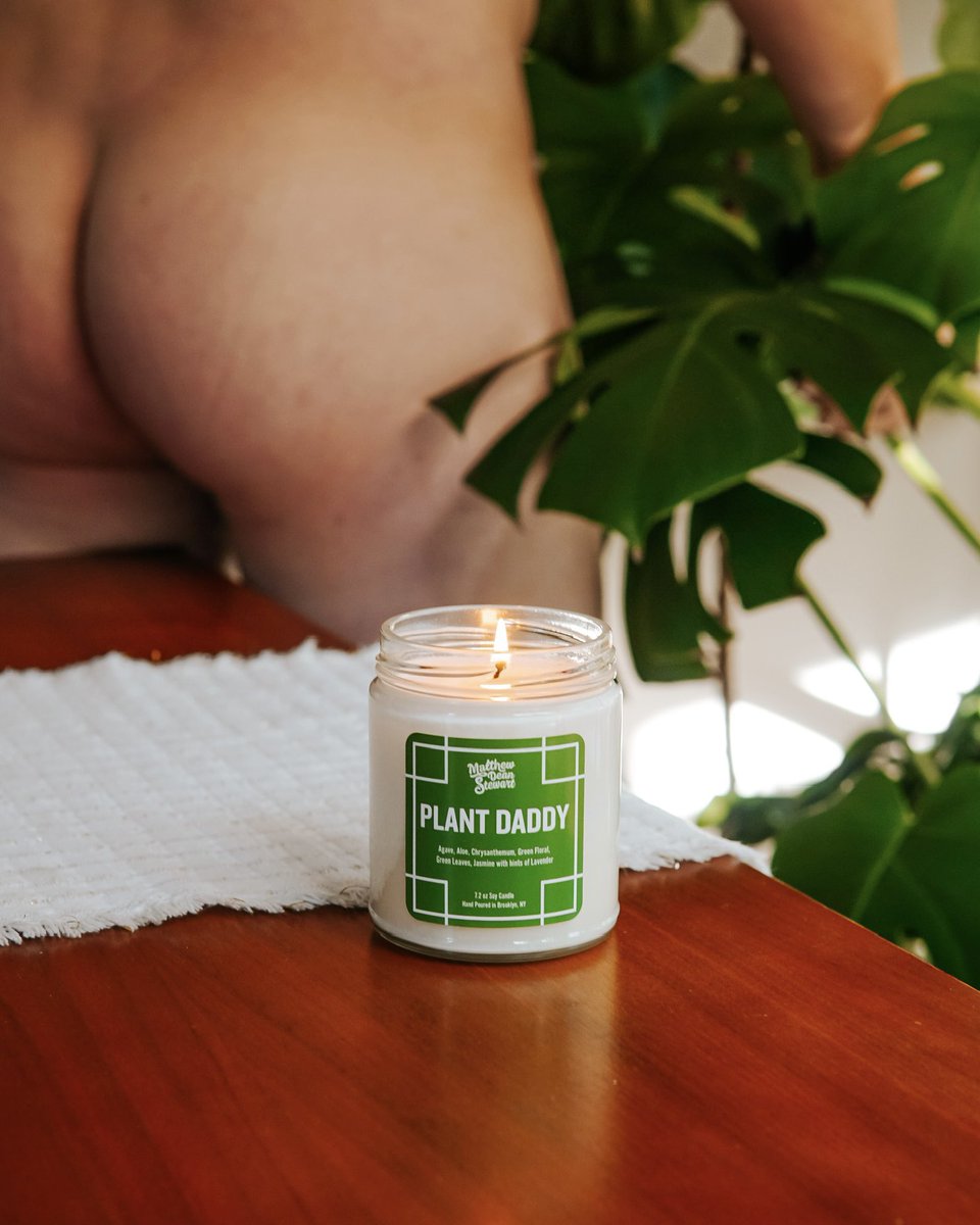 crocs_slut's tweet photo. Hi internet! I’m trying to grow my candle business and hitting a bunch of social media walls. Can y’all retweet this so that I can get new eyes on my work!? THANKS QUEERDOS! https://t.co/L5YhbUE5B2