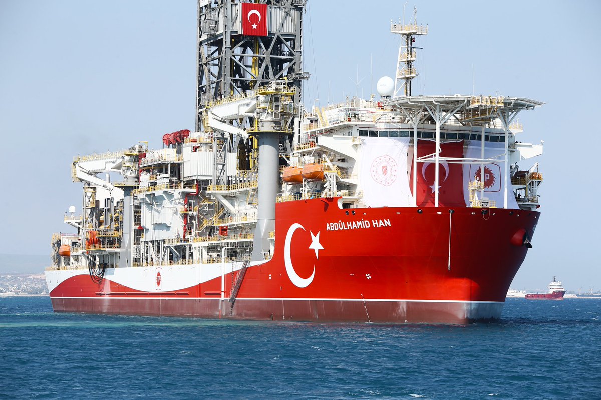 deryayanikashb's tweet photo. Türkiye’nin enerji alanındaki yeni vizyonunun sembolü, Mavi Vatandaki filonun en güçlüsü Abdülhamid Han’ı Akdeniz’deki Yörükler-1 kuyusuna uğurladık. 🚢 
 
Hayırlı haberlerini bekliyoruz inşallah. 
Her sondajından bereket fışkırsın.🇹🇷 https://t.co/N761Eojb3J
