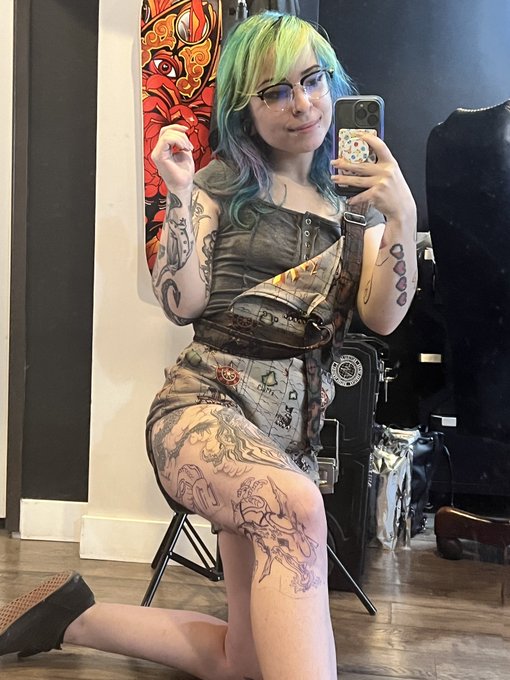 big tattoo day today :3 https://t.co/JOYYl6WzQd