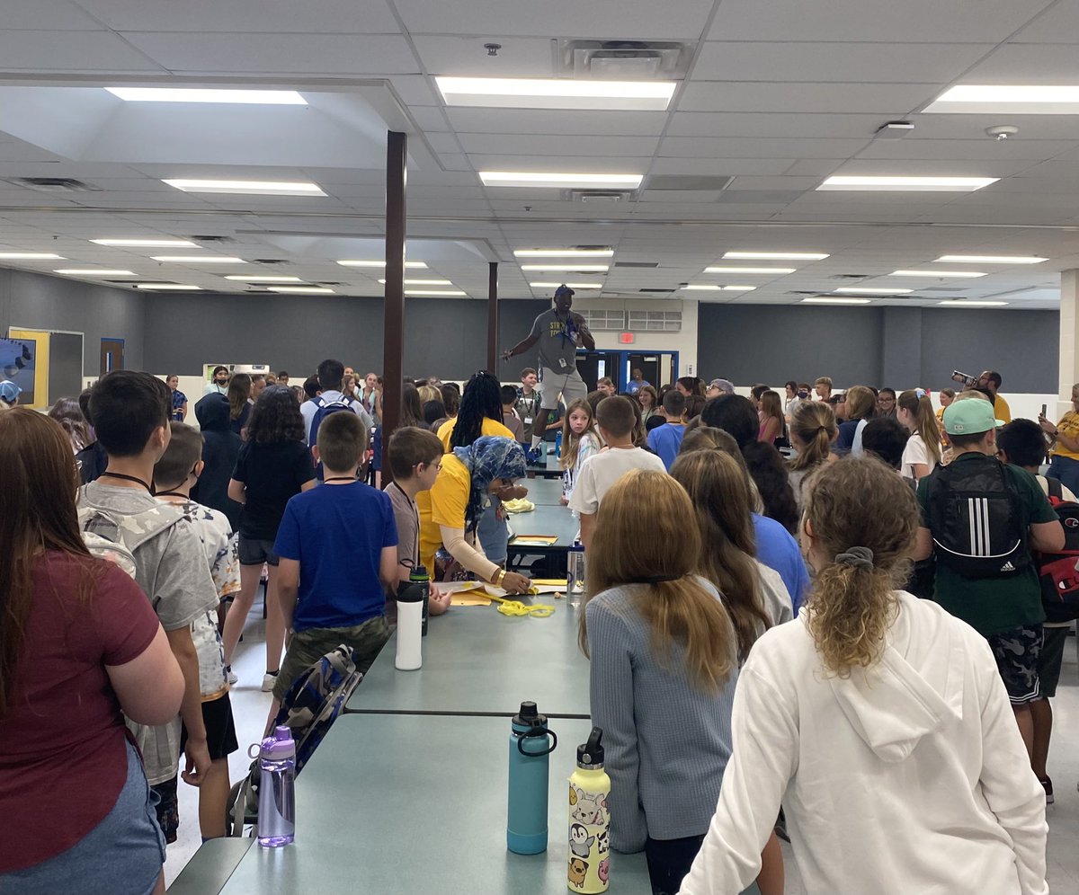 JLSCounseling's tweet photo. Excited to welcome our 6th grade Mustangs to the HERD! @JLSMS_Official @MrJhistoryclass https://t.co/Ncifxc3zci