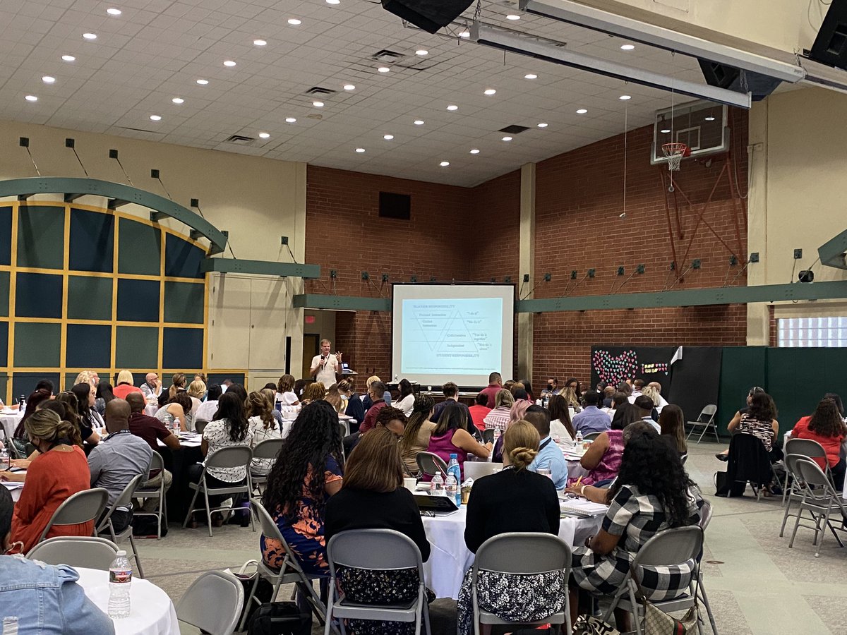jbaker000's tweet photo. The 2022-23 year is up and running as @ELTD_LBUSD engages leaders in learning about excellence &amp; equity, instructional leadership and the work of credible leaders. TY @ShaneSafir @DFISHERSDSU for your beautiful work in @LongbeachUSD! #proudtobeLBUSD https://t.co/iGq5iKXIck