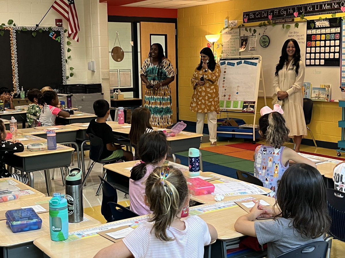 MsTaggartsClass's tweet image. Thank you Principal Jones, and our Assistant Principals Dr. Menon and Mrs. Jones-Burgin, for visiting us today! @DunwoodyStem