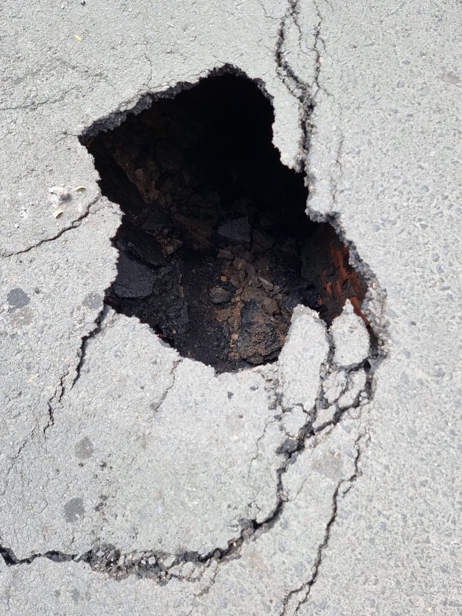 MEXCHAMPIONS's tweet photo. @MHcesac @OlaMHmx @ObrasMH @mauriciotabe Buenos días! Reportó socavón que se formó esta mañana en la Calle de Lago Ness entre Lago del Fondo y Lago Erne Col.Pensil Norte. Quedo pendiente de su amable respuesta! Gracias https://t.co/xF76R9Ipb2