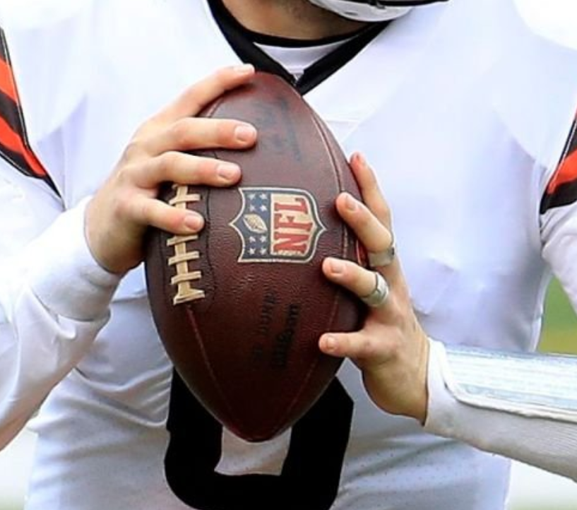 QBGrip's tweet photo. Counting down all 32 #NFL #Quarterbacks...
#QBGrip #BakerMayfield #handsize 9.25"
https://t.co/HizRYcsYhl
#QB #Quarterback #panthers #Carolina #Football
#TheDuke
@bakermayfield @panthers @nfl @wilsonfootball https://t.co/PmRHS8JeOm