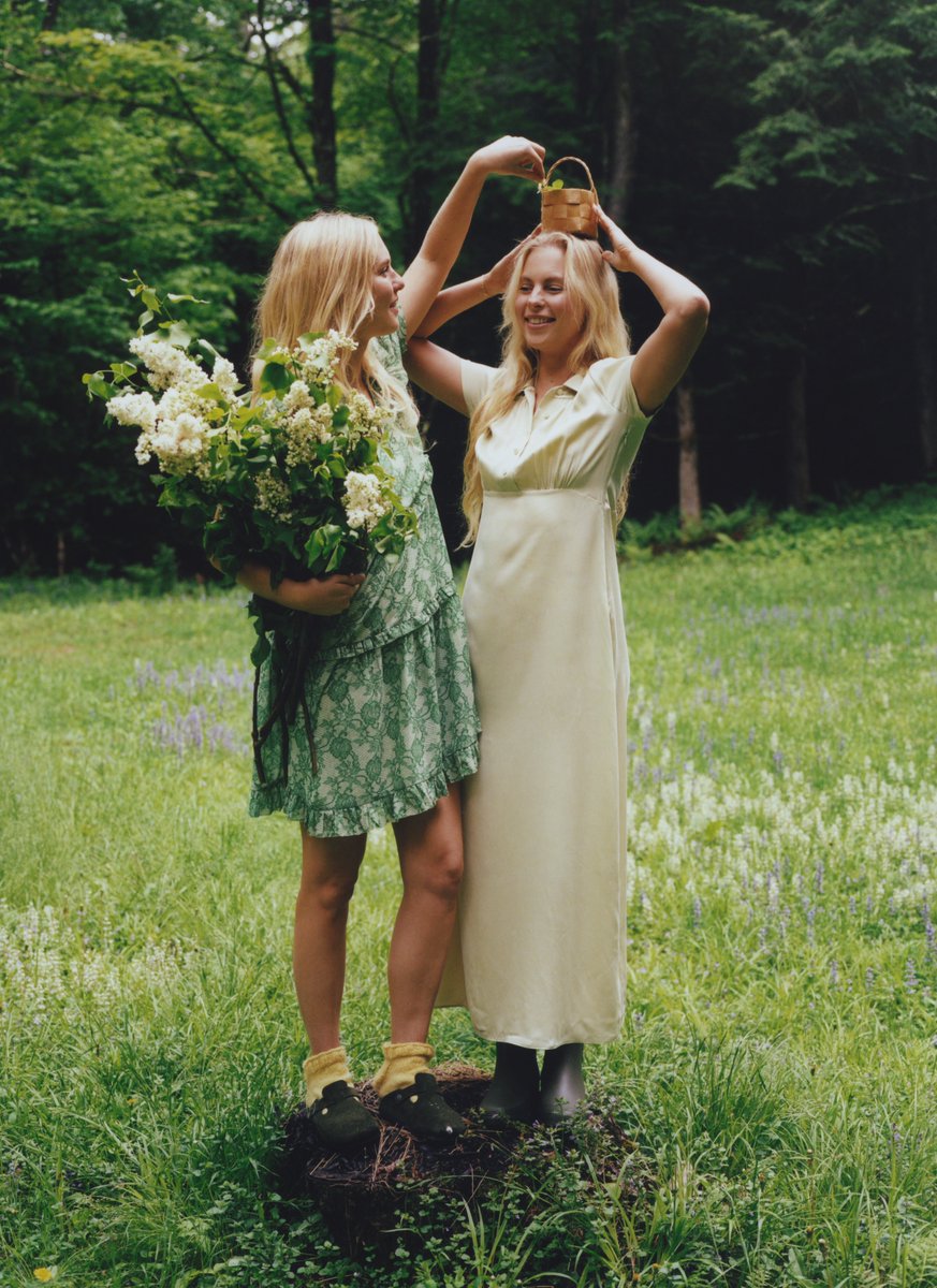 wiissa0's tweet photo. Eveliina Vintage x J.Crew - our best friends just launched the most beautiful collection with J.Crew, and we had the honor of photographing it all 🤍🍓🇫🇮 ⁣#wiissa https://t.co/pdYDoY4etV