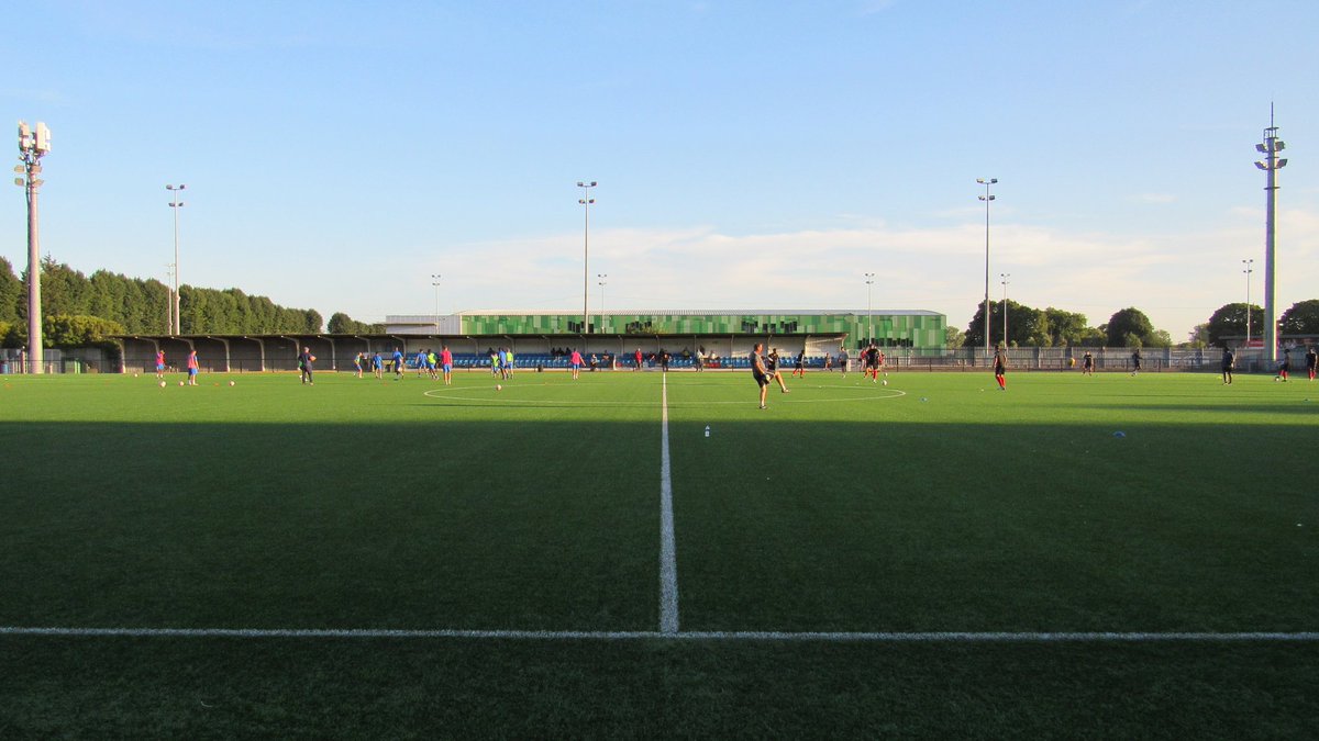 CoggeshallTown's tweet photo. ๐ The sun is setting here at Mayesbrook Park Stadium...
#BARCOG #FACup https://t.co/KpKcJdk3yW