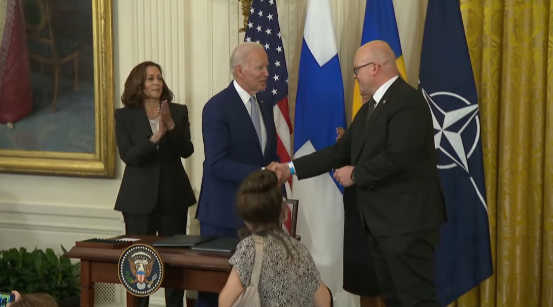 vpkivimaki's tweet photo. And they are signed. https://t.co/mfWlF52fMH