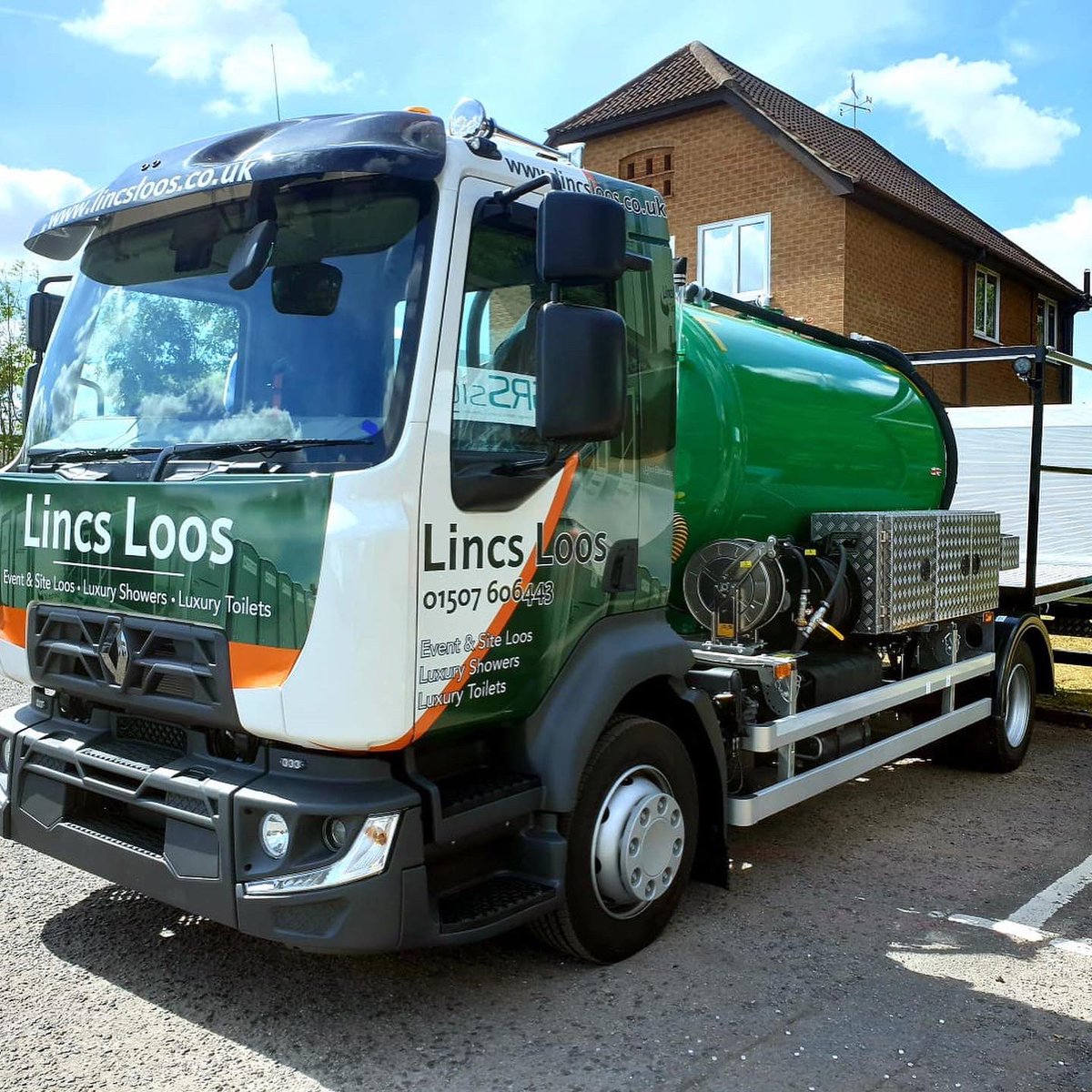 grssignscouk's tweet image. #newtrucktuesday for the guys at Lincs Loos #cabwrap @ArlonGraphics #slxpluscast #vehiclewrapping #grssigns