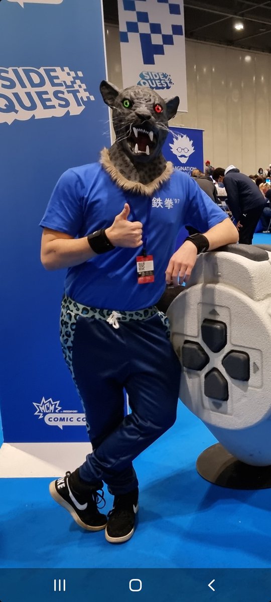 damoblanco_'s tweet photo. @KinoFabino Went to Comiccon 21 as the drip king https://t.co/GmUkDVAjzk
