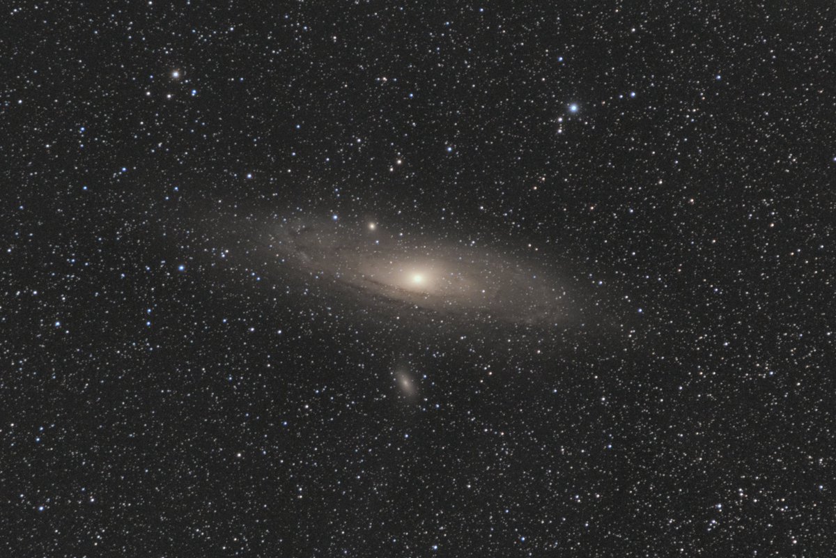 juliencaptures's tweet photo. 2 hours of the Andromeda Galaxy. 🌌
This image is just the stacked version with some stretches and a crop applied, no further editing done, none.
That will be a great first capture of it, I guess. 🥰
#astrophoto #andromeda #space #spaceimage https://t.co/pAtsmehaeK