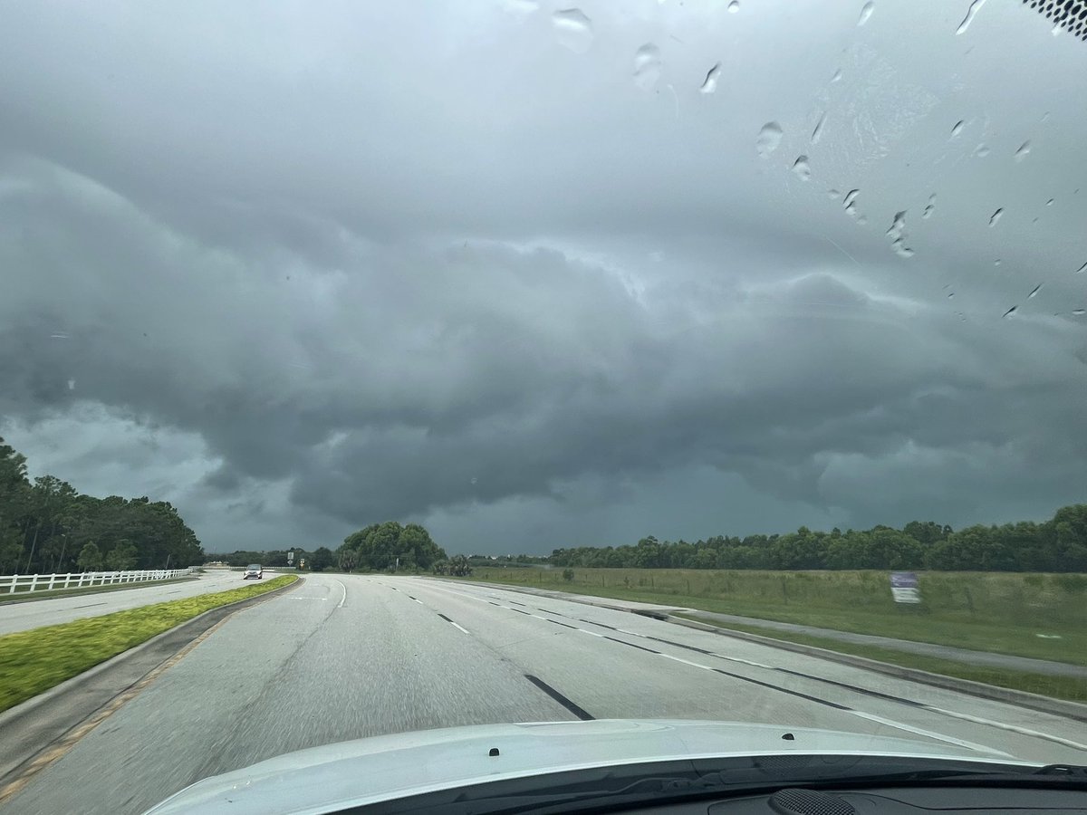 PrincessV213's tweet photo. Love those clouds ….Estero behind coconut point and Rsw #rsw#estero #clouds   @MattDevittWINK @WeatherNation @WeatherBrittany @StephanieAbrams @weatherchannel @wunderground @jpweather https://t.co/qoPvgeowo7