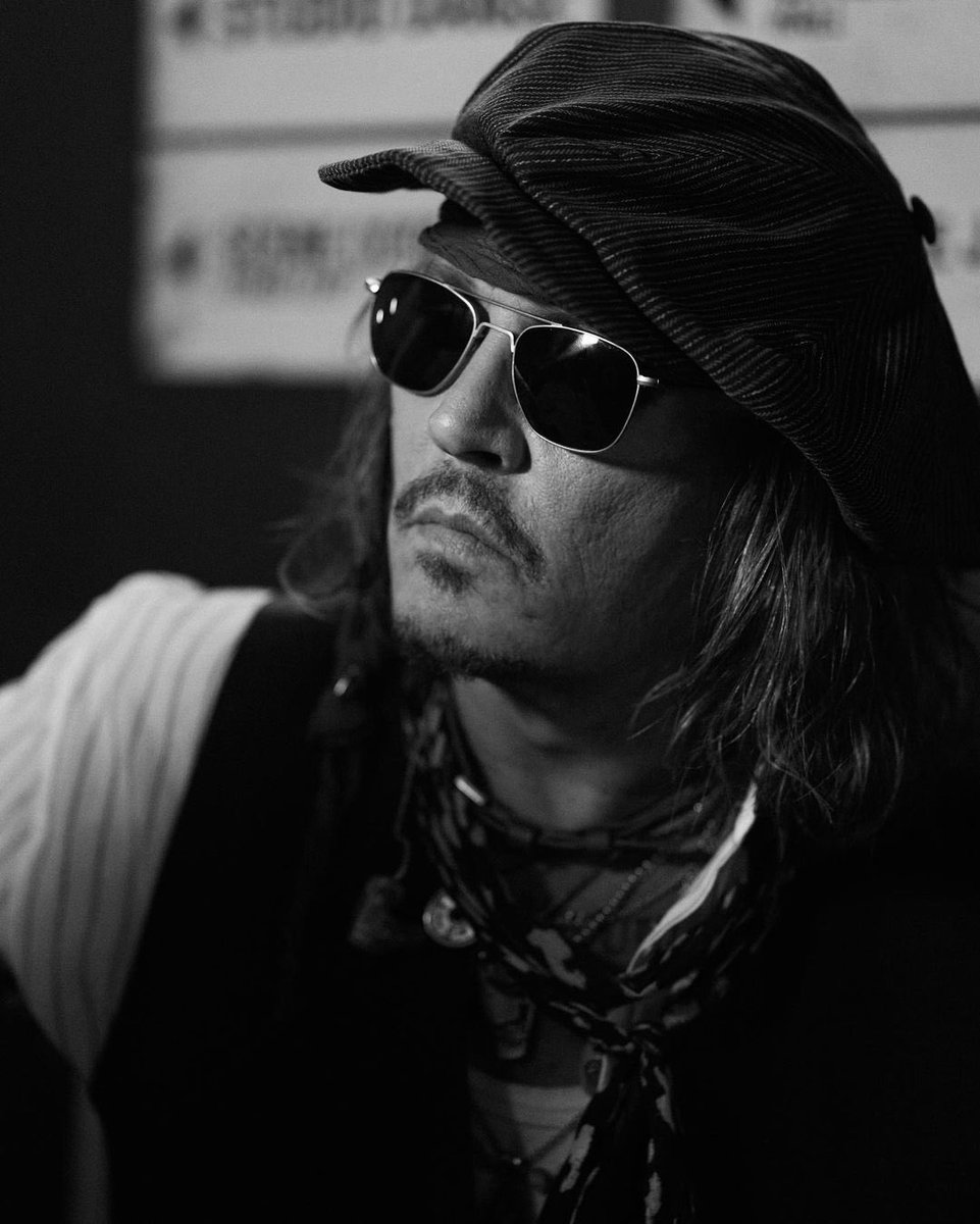 jdepparchive's tweet photo. joynny depp for dior https://t.co/rz1hL9INIw