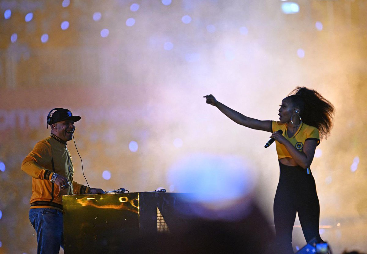 Beverleyknight's tweet photo. Oh luvs! That was a MOMENT! 
An absolute JOY to perform with my fellow Yam Yam and friend @MRGOLDIE at the closing ceremony of the Birmingham commonwealth games!

Thank you for all the love and messages last night following our performance of Goldie’s #dnb classic Inner City Life https://t.co/8SA5htV9Xk