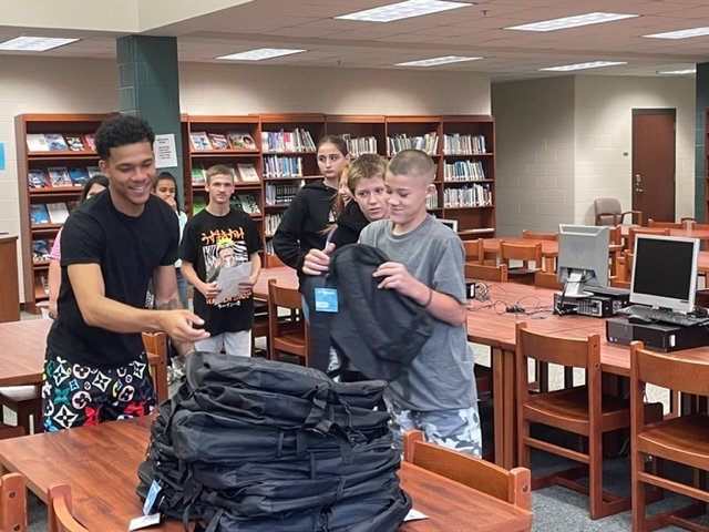 CdaleClovers's tweet photo. Thank you to CHS grad & Oakland University guard, Jalen Moore, for giving back to our Clovers. Jalen donated backpacks full of school supplies to students. We are very proud of you @lil_jmoore34 for all that you have accomplished! Keep up the great work! Always a Clover! 🍀 https://t.co/cLUfoqIrC1