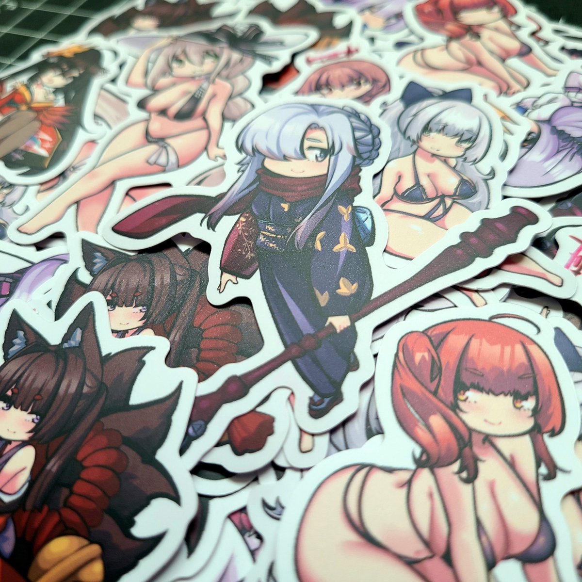 Hey shikikans! 
The new Azur Lane charms and vinyl stickers are ready to sortie! They're available now @ https://t.co/a9Av3rjDVW
ねえ式館!
新しいアズールレーンのアクキーは出撃の準備ができています!今すぐ利用可能です!
海外発送も可能です! 