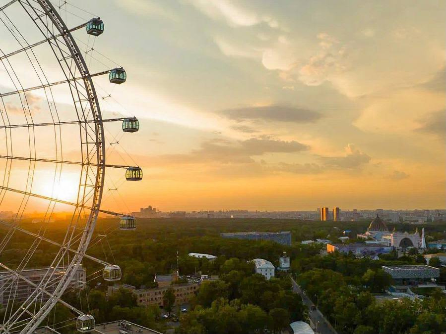 moscowchangesru's tweet photo. И начинает солнца круг в багряных красках светопредставленье 🎡🤩

#москваменяется #фото https://t.co/zkxScpTA0V
