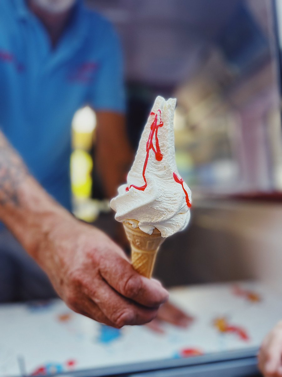 EDNUH_wellbeing's tweet photo. The BIGGEST thank you to @NUHCharity from @teamEDnuh + @TeamPaedsEDnuh  
for funding the ice cream van for the past 4 weeks! You’ve brought a lot of smiles to a lot of faces! 🍦 #staffwellbeing #nhsstaffwellbeing https://t.co/o24oXhLrvM