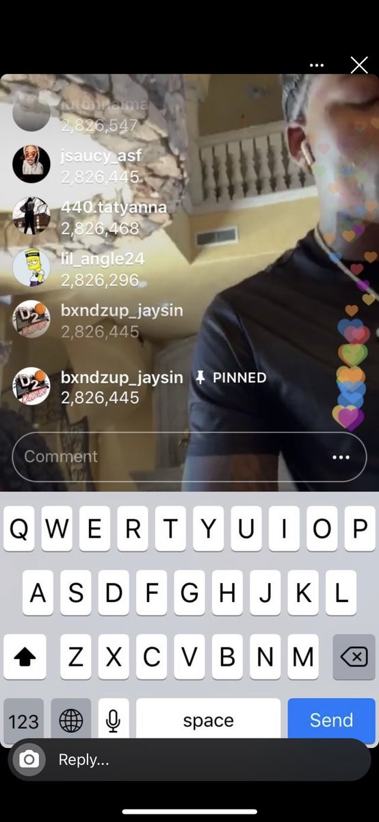 J2X____'s tweet photo. Few years ago I remember I should have won this had a chance at 500-1k or a new iPhone  😂all love tho got thousands of messages on that live just skimmed passed mine shit happens🤷🏽‍♂️ https://t.co/m5NRWuG4YT