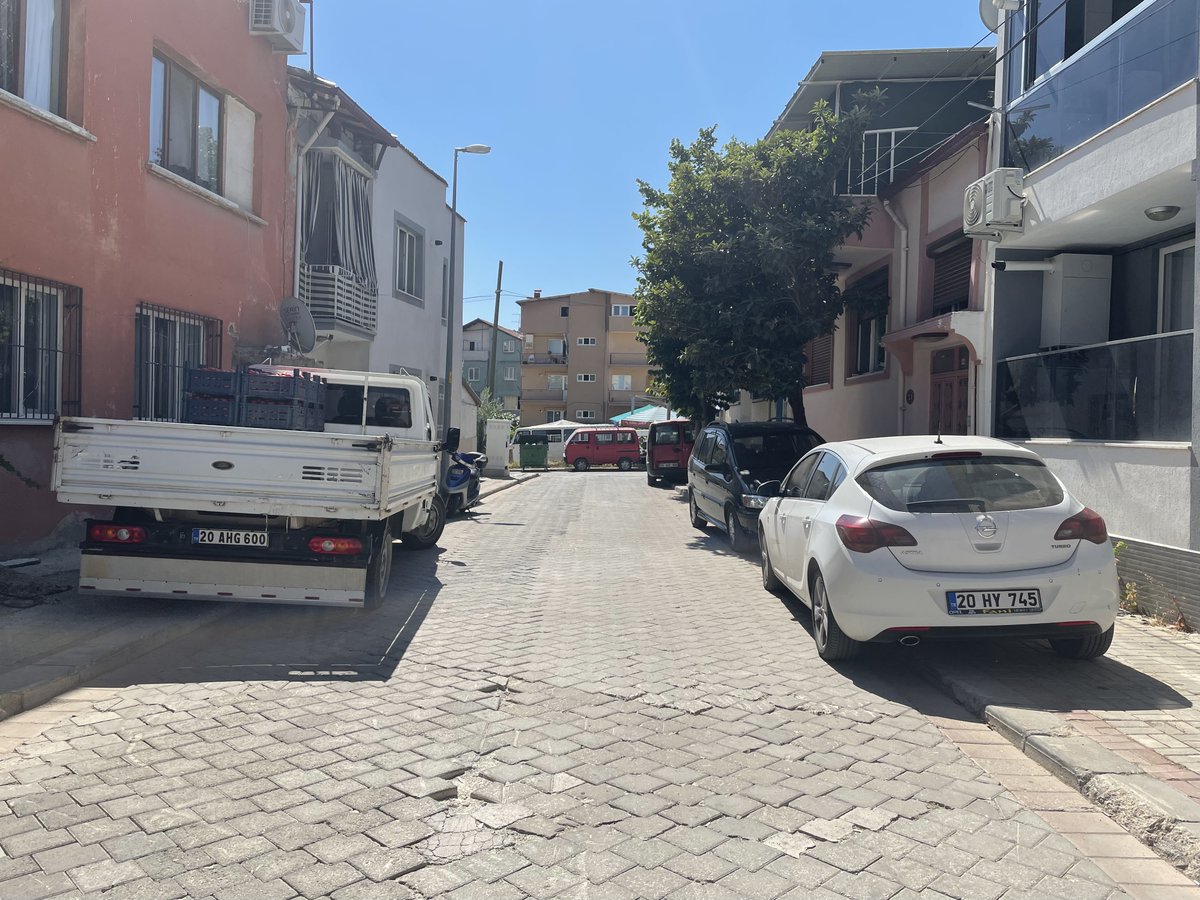 wheredoIwalk's tweet photo. As if there is not enough space for cars, they occupy the pedestrian paths everywhere. These pictures are representative in my 10 min walking way!! #WhereDoIWalk #oùjemarche #neredeyürüyorum #pordondecamino https://t.co/EcVGiRm5UB