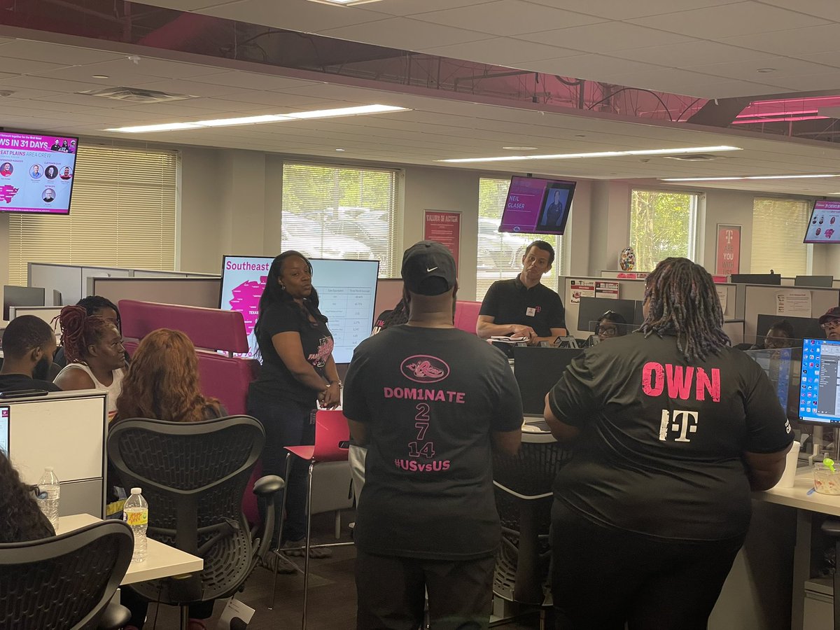 Total Experience Discussing with our Frontline Connect visitor Ethan Stubbs!! District 12 is breaking the experience down showing how it’s done! #totalexperience @dreddy7_dt <a href="/KEOdaTKO/">K.O.</a> <a href="/tmoorehutch4/">Tamara Moore-Hutcherson</a> @carndoggydog <a href="/MagentaBhamCEC/">T-Mobile BHAM CEC</a> ❤️❤️