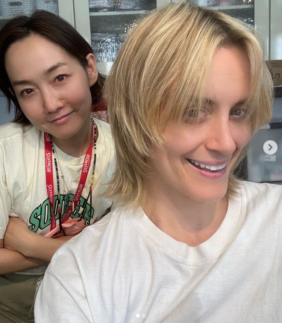 TSchillingFS's tweet image. It's summer time, vacation time, sorry for posting the new stuff a bit later

- New pictures of #TaylorSchilling on the set of #DearEdward wp.me/p76F96-csS
