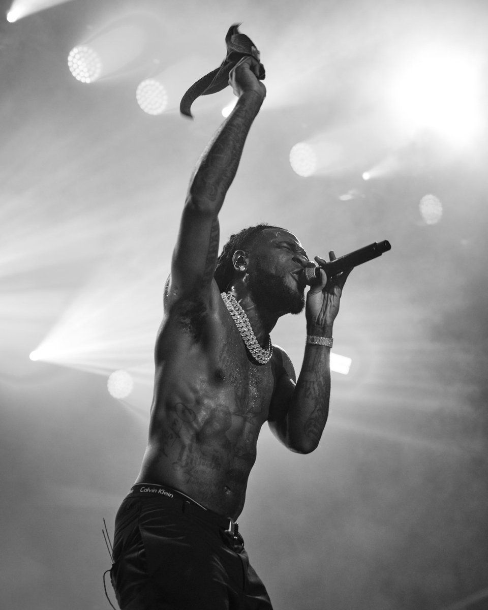 _michaelarinze's tweet photo. Here’s some of my favorite photos I took of Burna Boy on his Love, Damini tour pt. 1 https://t.co/54kggmugie