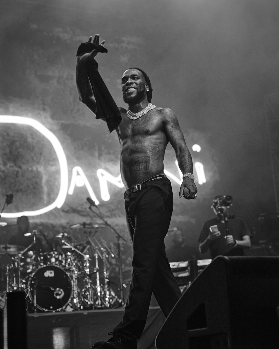 _michaelarinze's tweet photo. Here’s some of my favorite photos I took of Burna Boy on his Love, Damini tour pt. 1 https://t.co/54kggmugie
