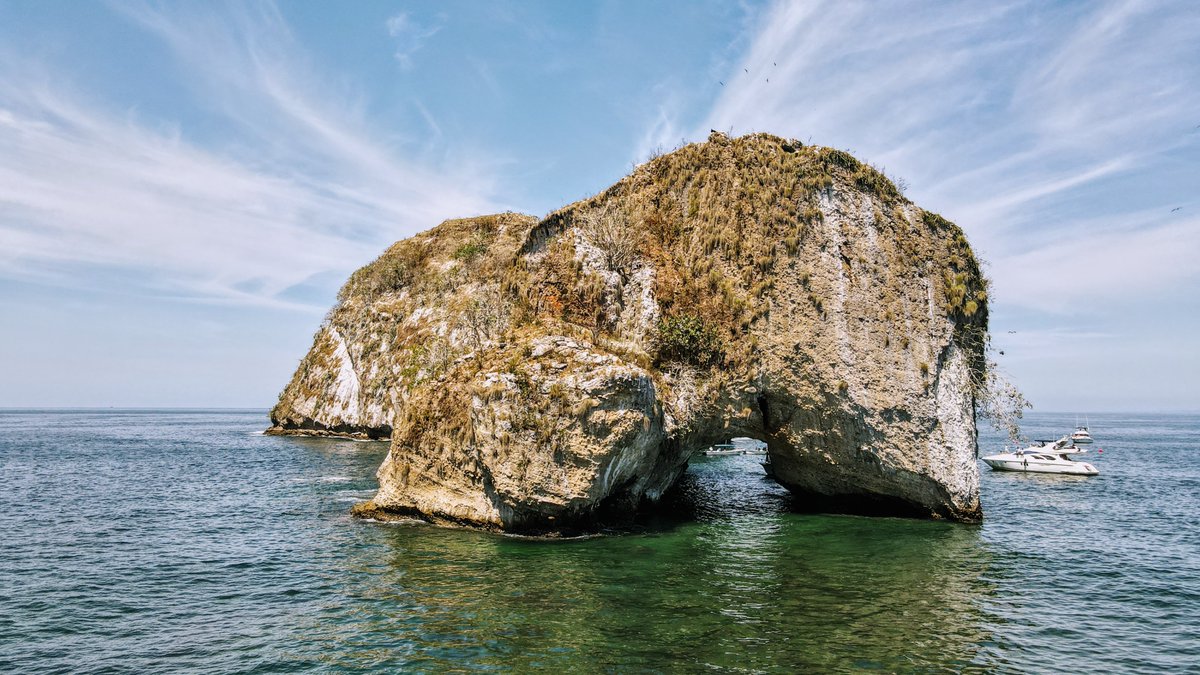 The Arches of Mismaloya.
An amazing place to swim or scuba dive plenty of marine life in the south coast of Puerto Vallarta.

#PuertoVallarta #TravelMexico