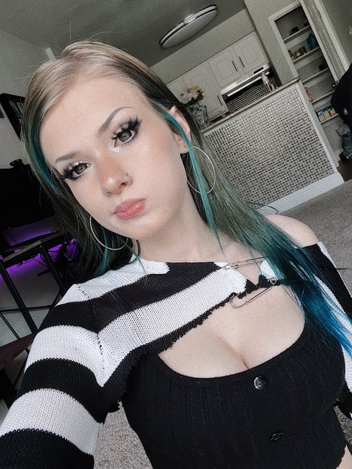 Watch 𝕭𝖚𝖓𝖓𝖎 𝕷𝖞𝖓𝖓's leaked NSFW photo on TwXstars