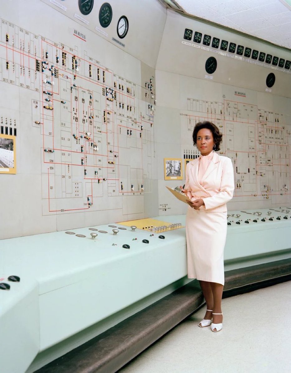 ValaAfshar's tweet photo. Born in 1933, Annie Easley began her career at @NASA—then the National Advisory Committee for Aeronautics—in her early twenties as a human "computer," performing complex mathematical calculations.

Easley later became a computer programmer, using Fortran to support NASA programs. https://t.co/Vnr7JCGTiw