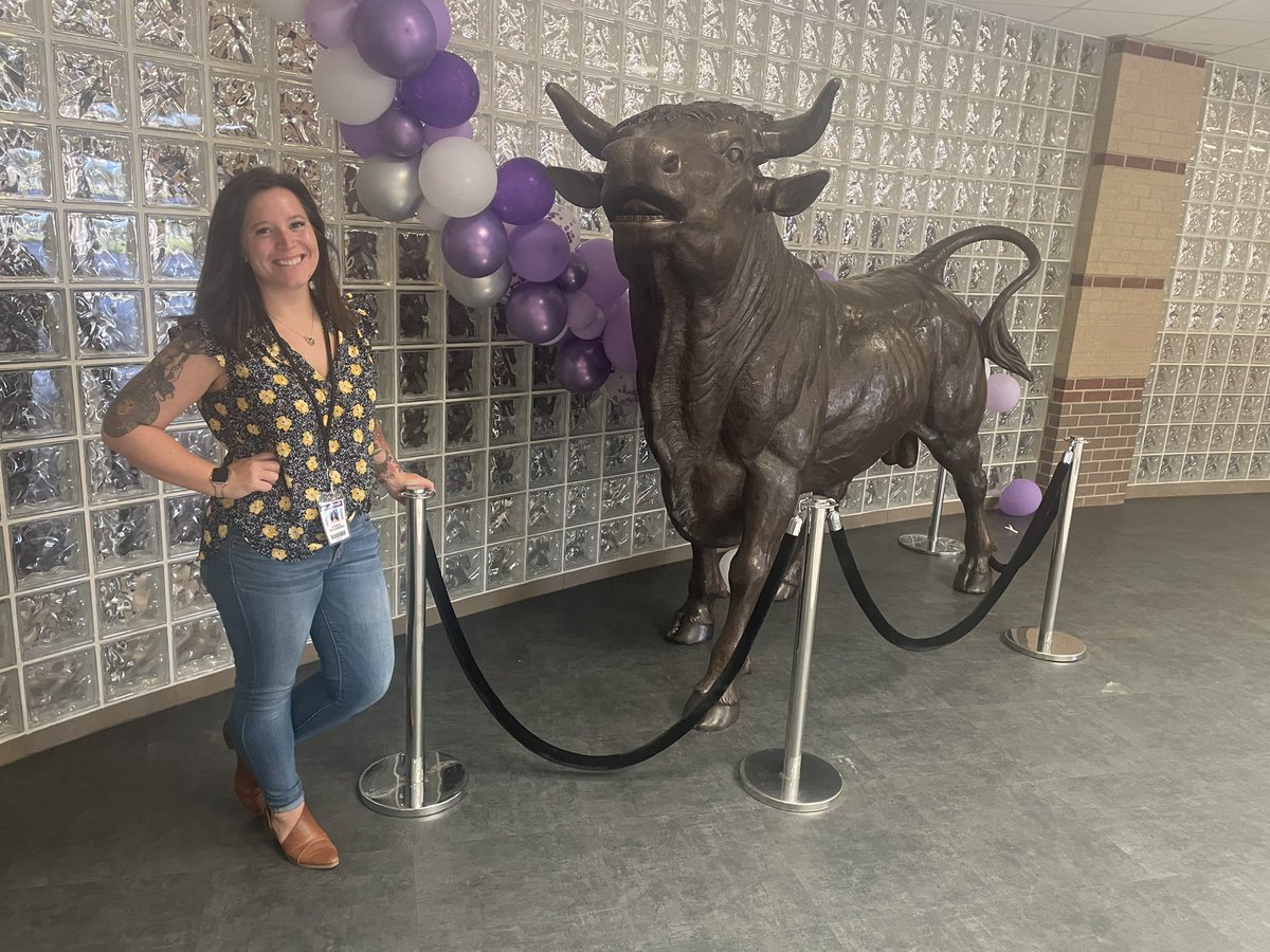 CTE_Teach_Jess's tweet photo. Spent yesterday finishing up my first year classroom and I had to get my photo with the famous Maverick before school started!! #teammav #mrhs #firstyearteacher #pinterestmademedoit @MavFBLA https://t.co/U8PbCpnAUI