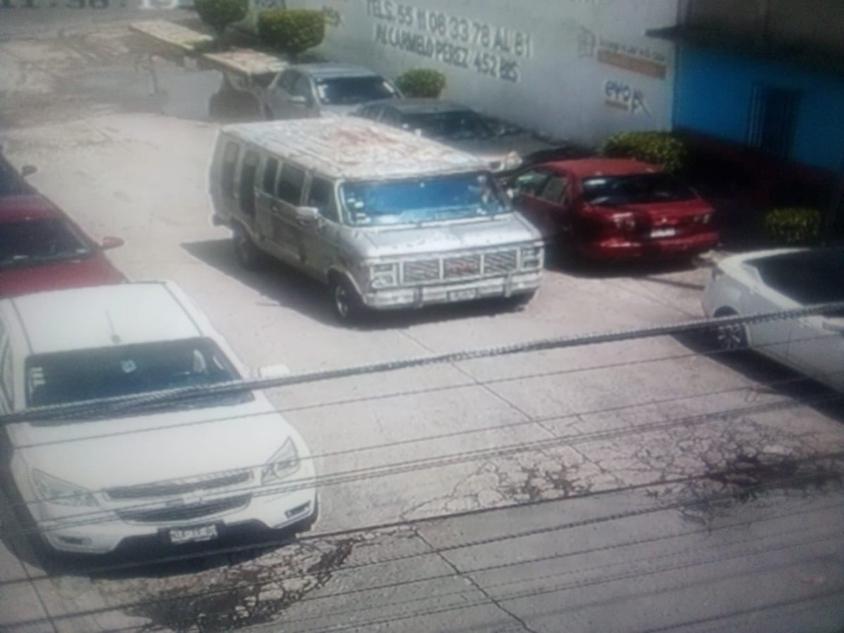 chavitaprepa82's tweet photo. Hoy robaron afuera de la #EPO82 #JoséRevueltas el coche de un compañero maestro, es Tsuru, Nissan 1995, gris plata, placas NNZ1884. RT Plis. 🙏🏼
Nota: de la camioneta VAN GMC descendieron los ladrones. @Edomex @Adolfo_Cerqueda @GobNeza @seguridadneza @Camaradaprimo @MichelOzalde https://t.co/JxaGWGIweM