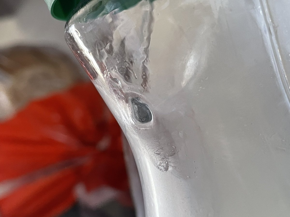karlpabling's tweet photo. @Simply_Canada Found a metal piece of some sort in my bottle of Simply Lemonade. Please advise. https://t.co/zTPL0rqzf5
