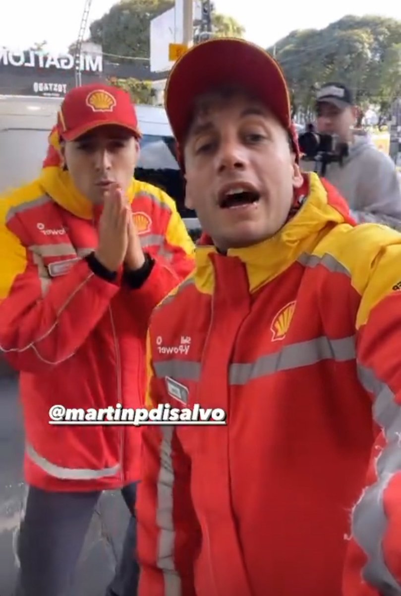 Fui a cargar nafta y este tipo con cara de italiano me agredió y su compañero de atrás me quiso robar. Ayúdenme a escracharlos.

RT!!!