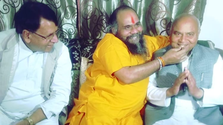 sadhvipragyag's tweet photo. भगवा को आतंकवाद कहने वाली पार्टी और दिग्भ्रमित,मलनाथ का कैसे कहें दलाल, कैसे कहें तांत्रिक, कैसे कहें  कि होटल से पकड़ा  बलात्कारी ? क्योंकि इसके तन पर भगवा है। पर यही है कांग्रेस का चरित्र? सावधान मेरे प्रिय लहार वासियों... https://t.co/GwyFXVnLQl