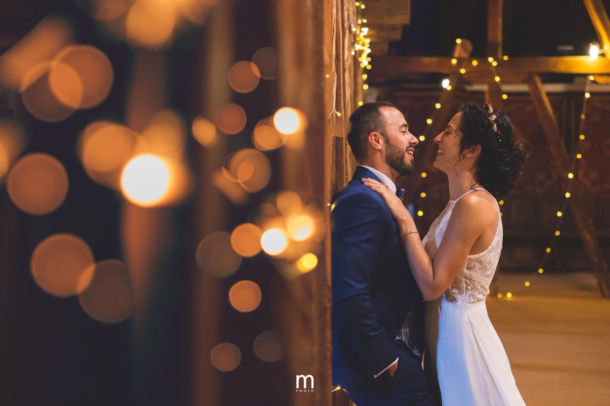 mariotrueba's tweet photo. Marta y Pablo habían desaparecido de su boda. Me los encontré ensayando su baile en la buhardilla de la finca. ¿Qué opinas de este momento tan especial? https://t.co/Q9WNE3buwS