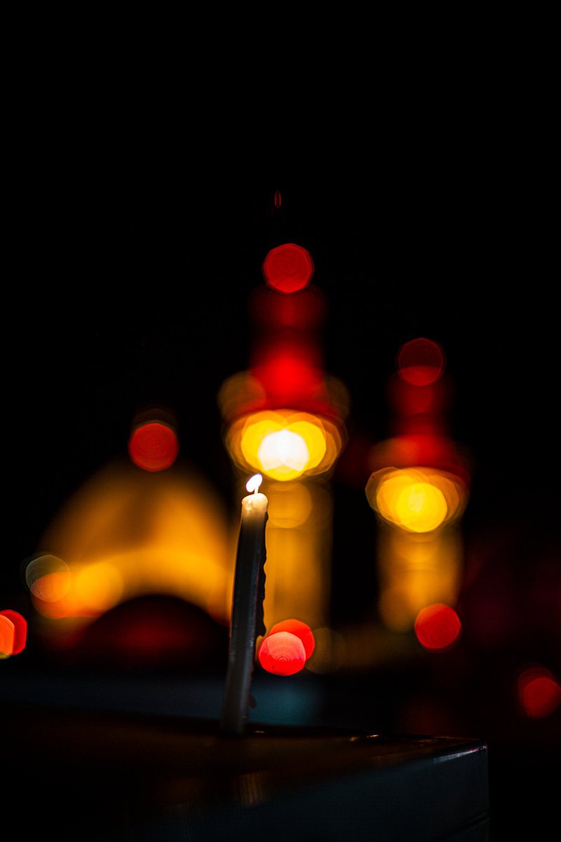 OrgSistani's tweet photo. Candlelight vigil at the holy Shrine of Imam Hussain on the eve of Ashurà to mark the martyrdom anniversary of Imam Hussain (a) and his companions. 

#وفاء_للحسين
#المحرم_الحرام 
#عاشوراء 
#مؤسسة_علوم_نهج_البلاغة
#العتبة_الحسينية https://t.co/m3rQfK2nLj