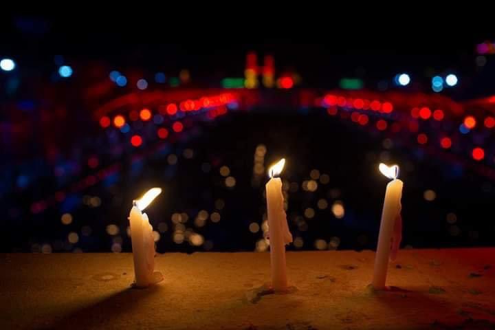 OrgSistani's tweet photo. Candlelight vigil at the holy Shrine of Imam Hussain on the eve of Ashurà to mark the martyrdom anniversary of Imam Hussain (a) and his companions. 

#وفاء_للحسين
#المحرم_الحرام 
#عاشوراء 
#مؤسسة_علوم_نهج_البلاغة
#العتبة_الحسينية https://t.co/m3rQfK2nLj