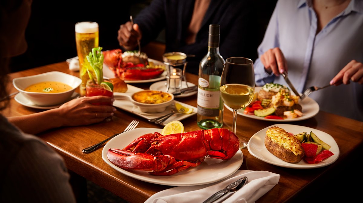 TheKeg's tweet photo. Whether you're sipping on our creamy Lobster Bisque, cracking open a fresh, Whole Lobster or slicing into a tender Seafood Sirloin, we'll make sure it's a summer night to remember. #lobstersummer #crackopensummer https://t.co/Pxtu9weFTc