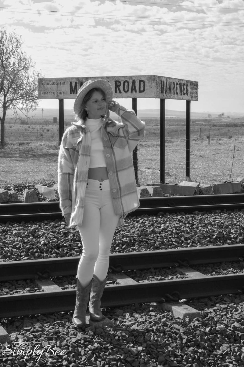 simplybeebyb's tweet photo. Black And White Quotes - Goodreads
“When you photograph people in color, you photograph their clothes. But when you photograph people in Black and white, you photograph their souls!” ― Ted Grant.

#photography #photo #photographer #blackandwhitephotography https://t.co/2hP5L7GOGm