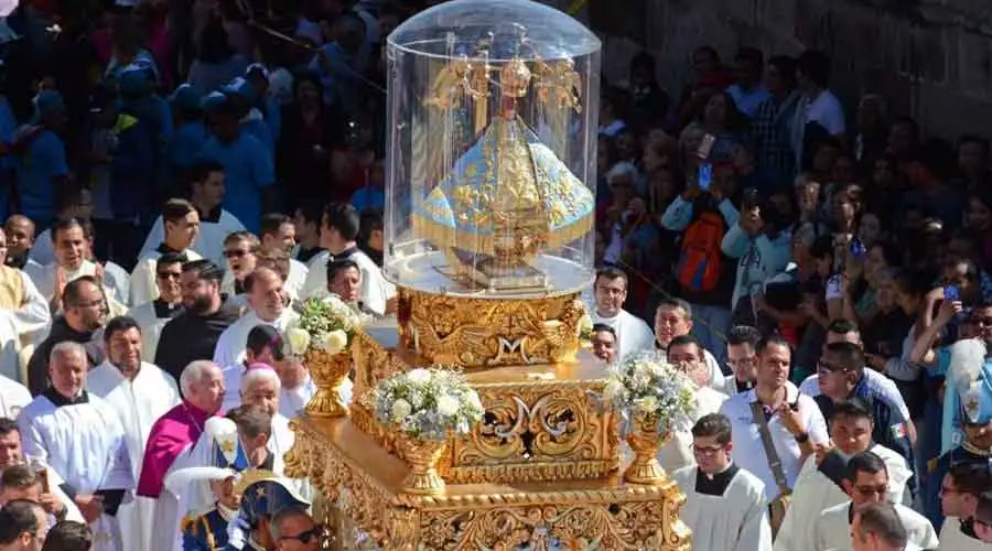 QuintaCesarMx's tweet photo. Reserve con nosotros su visita a la festividad de la Asunción de la Virgen. Aún está a tiempo de presenciar esta gran celebración.
#Hotel #QuintaCesar #SanJuandelosLagos #UnaExperienciaImperial
Tels. +52 (395) 785 5551 y 46
https://t.co/qjY0LdYjjb
https://t.co/TJPm1G7AJr https://t.co/NlMEuO4maI